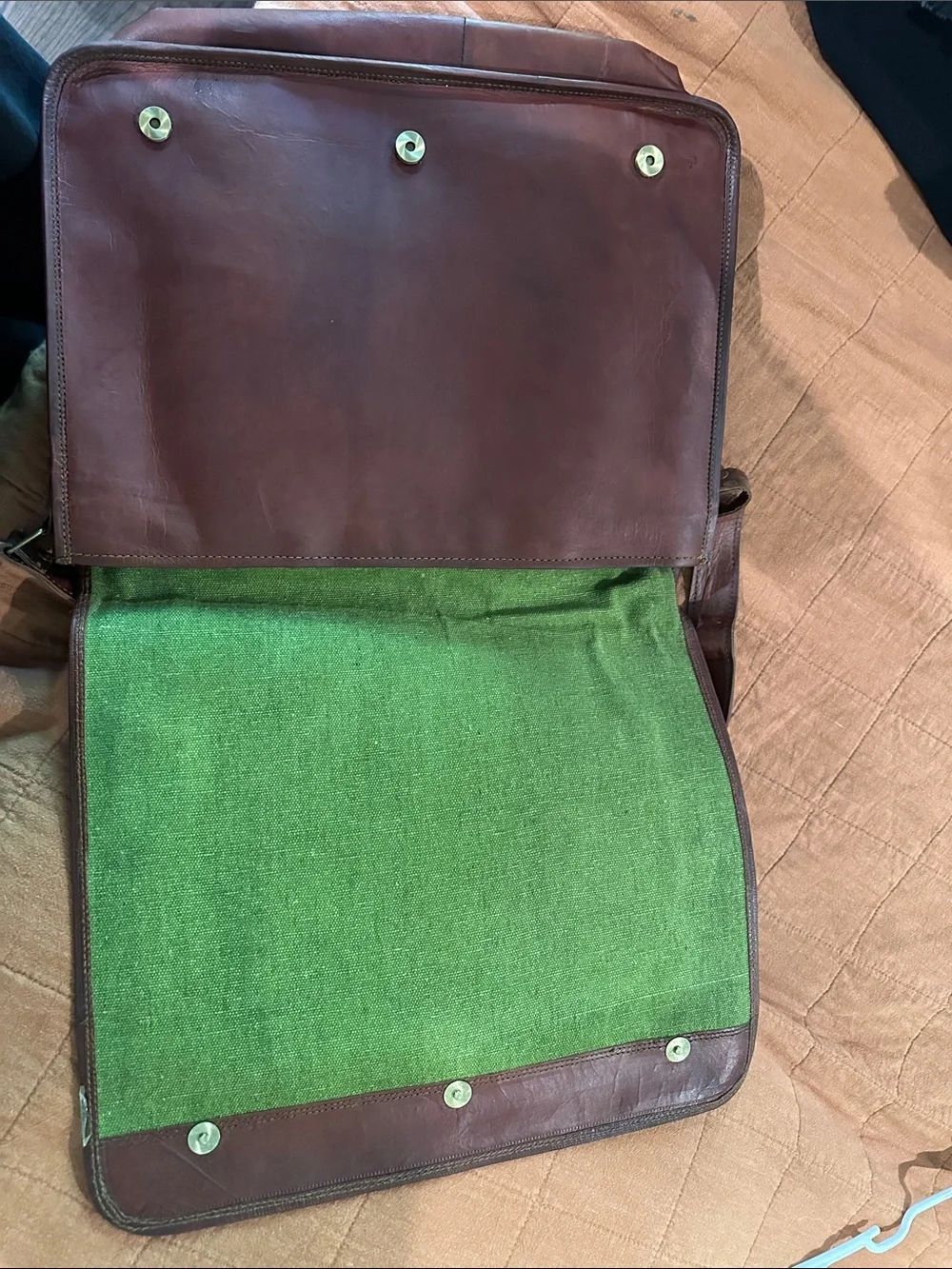 Leather Messenger Bag in Brown - Unbranded